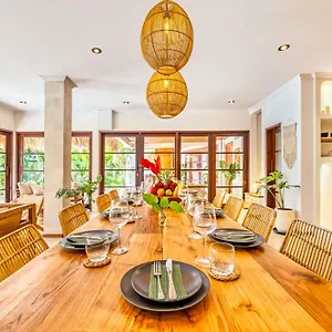 Aurora - Private 6 Bdr In Seminyak, Prime Location, Pool & Garden Seminyak (Bali)